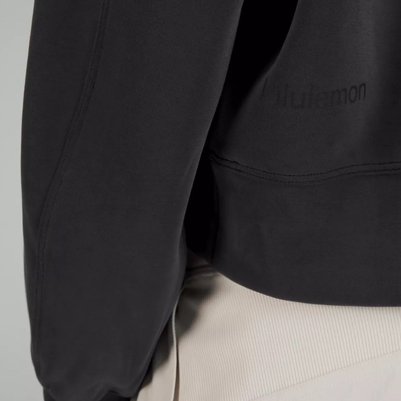 Lululemon- Softstreme Perfectly Oversized Cropped Crew - Black - Picture 5 of 6